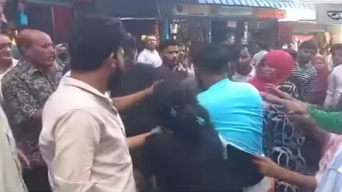 আদালত চত্বরে নারীকে মাইক্রোবাসে তুলে নেয়ার চেষ্টা, আটক ৬

