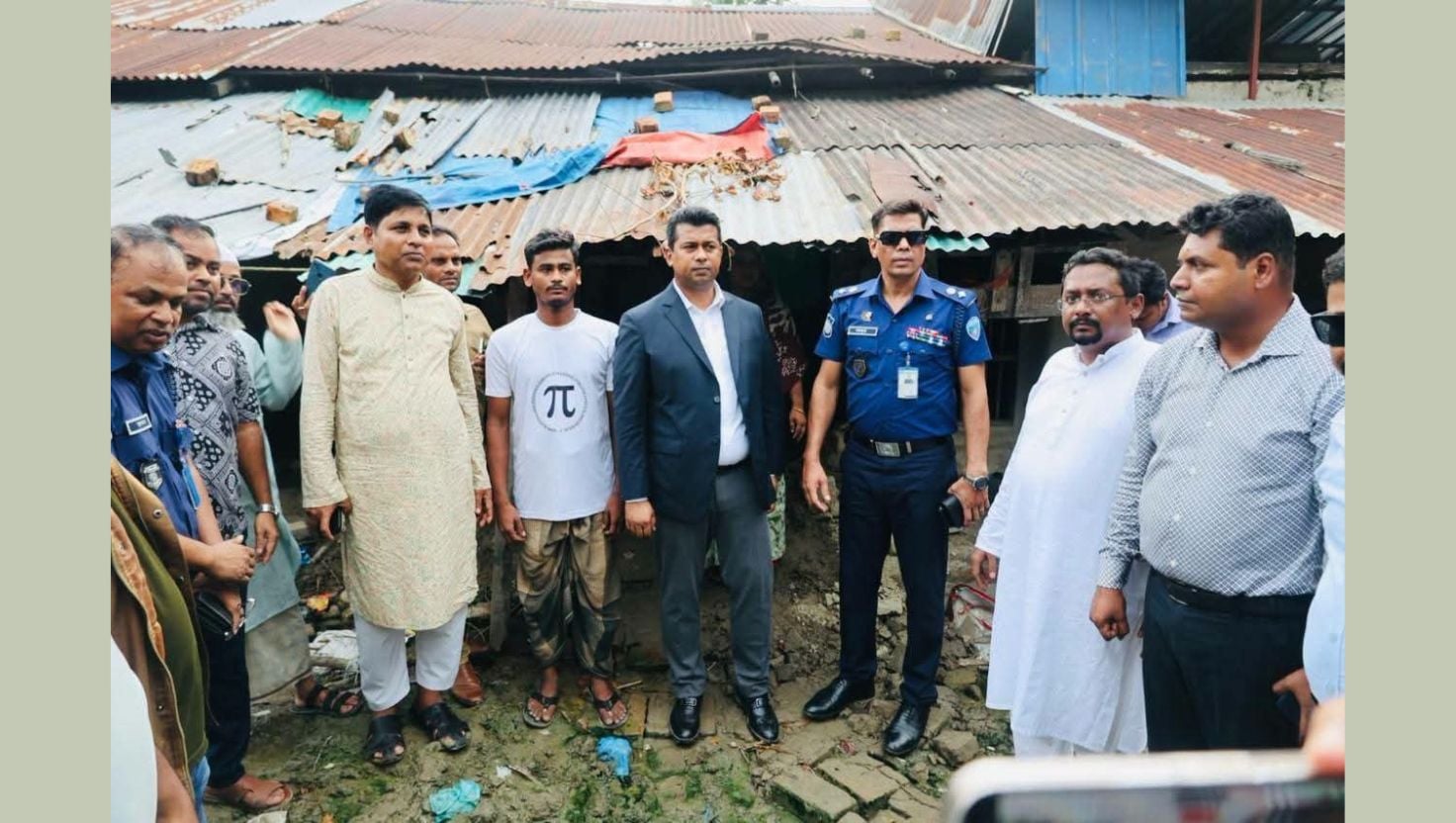 বাঁশখালীতে বন্যায় ক্ষতিগ্রস্তদের নতুন ঘর নির্মাণে আশ্বাস জেলা প্রশাসকের