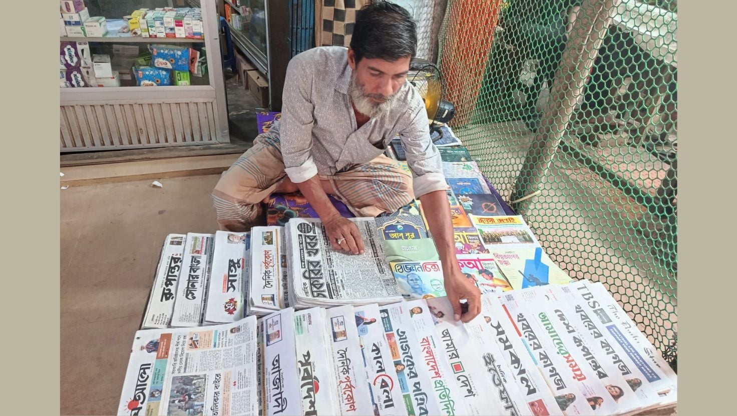 ‘পত্রিকা বিক্রি শুধু আমার পেশা নয়, এটা আমার নেশাও’