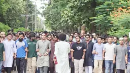 সম্মানিত পদ থেকে অসম্মানিত অব্যাহতি