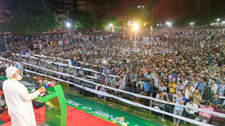 ছয় দফা না মানলে সরকার পতনে
এক দফা