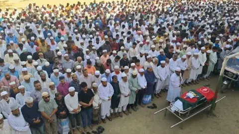 সাংবাদিক শফিকুর রহমানের দাফন সম্পন্ন