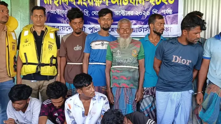 মেঘনায় নৌ পুলিশের অভিযানে ৩৩ জেলে আটক, ২২ জনের বিরুদ্ধে মামলা