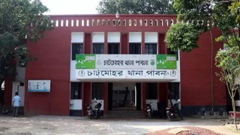 চাটমোহরে সড়ক দুর্ঘটনায় নারী নিহত, আহত ৩
