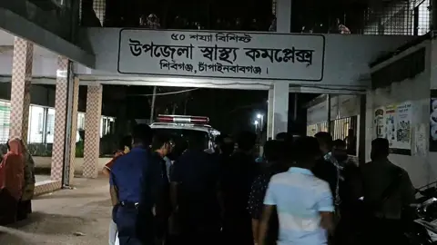 শিবগঞ্জে গরুবোঝাই ভটভটি খাদে, বাবা-ছেলেসহ নিহত ৩