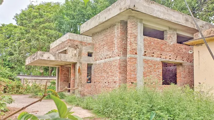 চার বছরেও শেষ হয়নি হিমঘরের কাজ, লাশ নিয়ে ভোগান্তি
