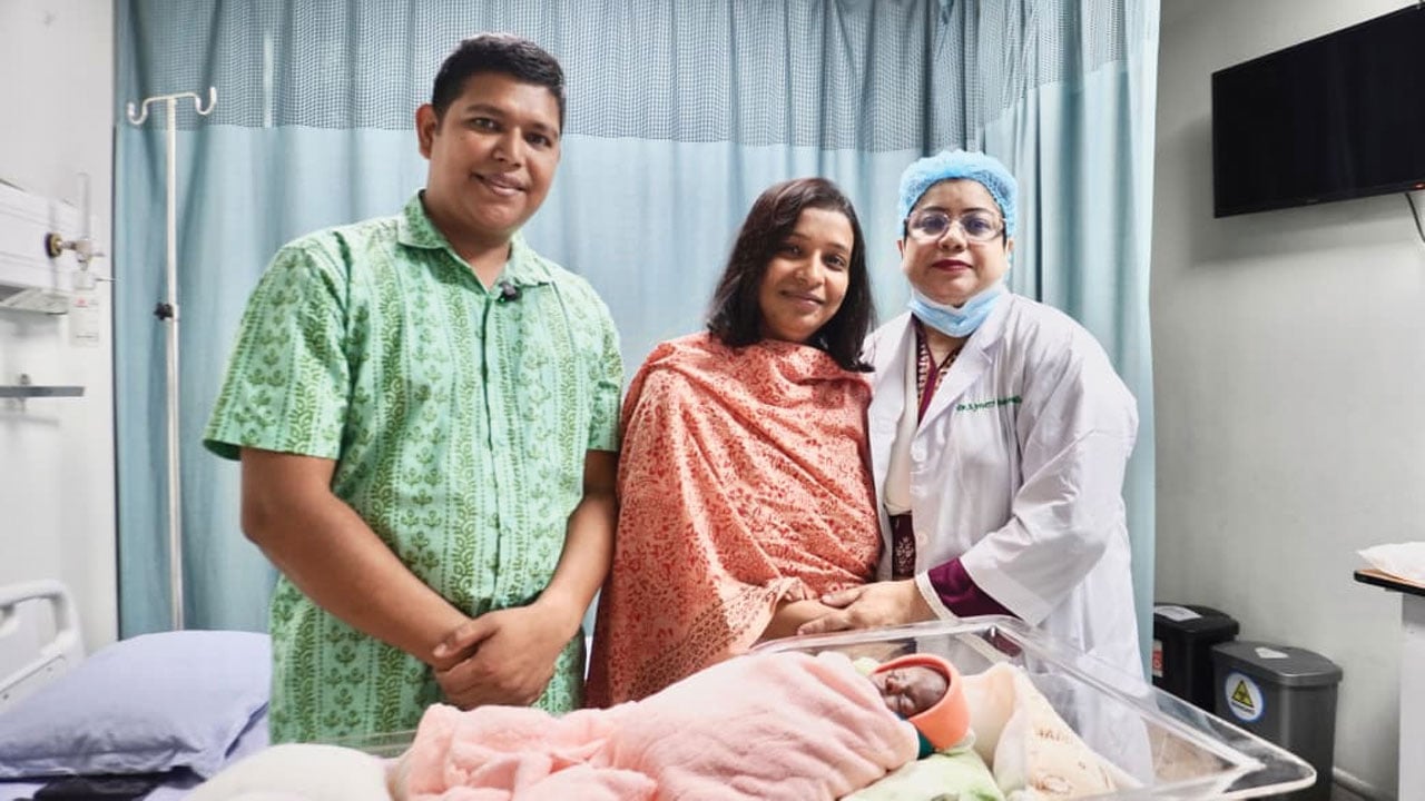 চারুমতি-ফিরল-বাবা-মায়ের-কোলে-২