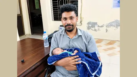 কর্ণফুলীতে চুরি হওয়া ৪১ দিনের শিশু সুবর্ণচরে উদ্ধার