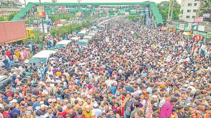 ছয় দফা না মানলে সরকার পতনে এক দফার আন্দোলন