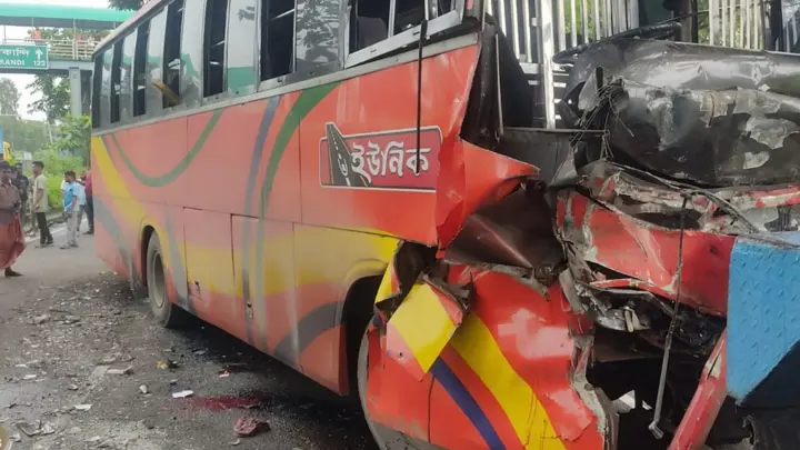 ছাগলনাইয়ায় ভয়াবহ সড়ক দুর্ঘটনা, নিহত ৩