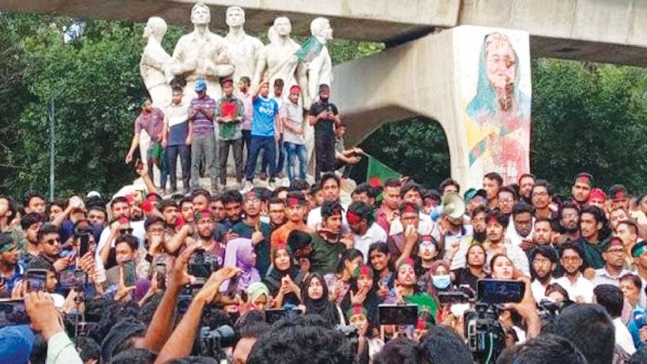 ছাত্র-জনতাকে সন্ত্রাসী বলেছিলেন তেলবাজ সাংবাদিকরা