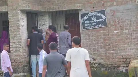 এমপি গিয়ে দেখলেন স্বাস্থ্যকেন্দ্রে তালা, নেই চিকিৎসক-কর্মকর্তা