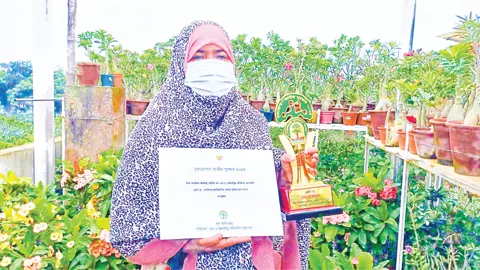 ছাদবাগান থেকেই আয় লাখ টাকা