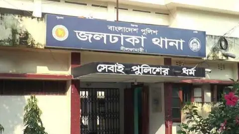 জলঢাকায় ট্রাক-চার্জার ভ্যান সংঘর্ষে নিহত ১, আহত ১