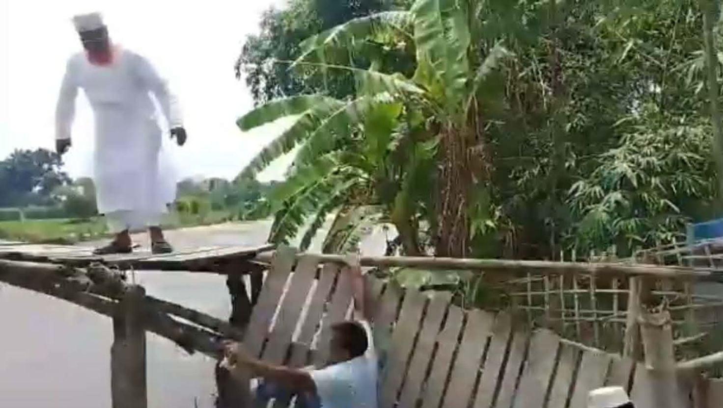সাঁকো ভেঙে পড়ে গেলেন জামায়াত নেতারা, রক্ষা পেলেন এমপি