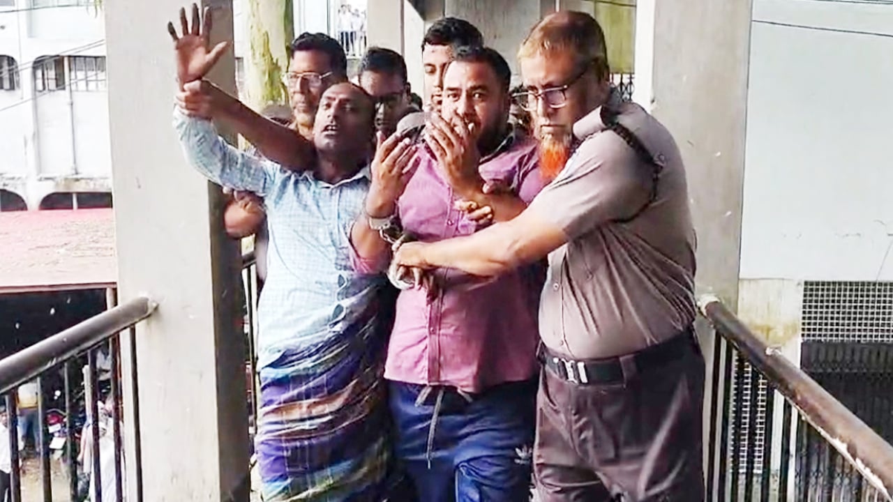 গৃহবধূ ধর্ষণ মামলায় দুই আসামির মৃত্যুদণ্ড

