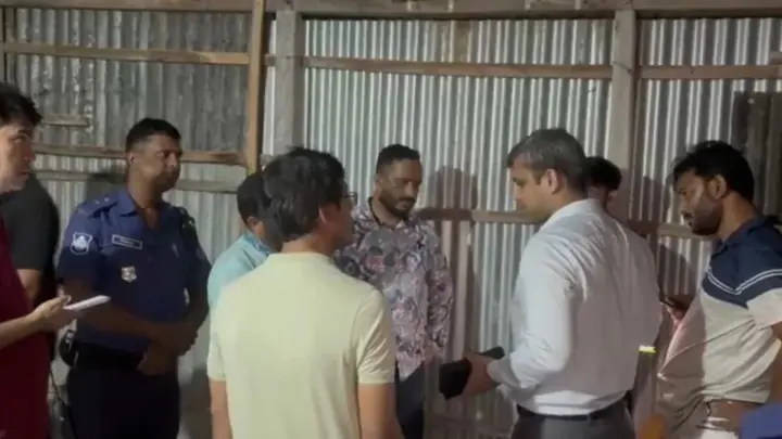 অবৈধ মজুতের সার জব্দ, জামায়াত নেতাকে জরিমানা