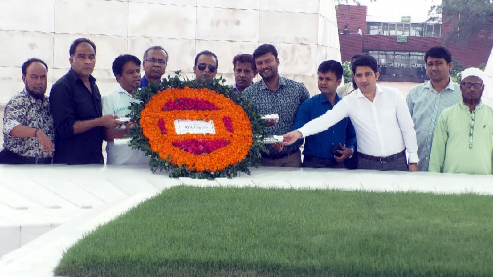 জিয়াউর রহমান ও বেগম খালেদা জিয়ার মাজারে শ্রদ্ধা, জিসপের বিএসএফআইসি শাখার যাত্রা