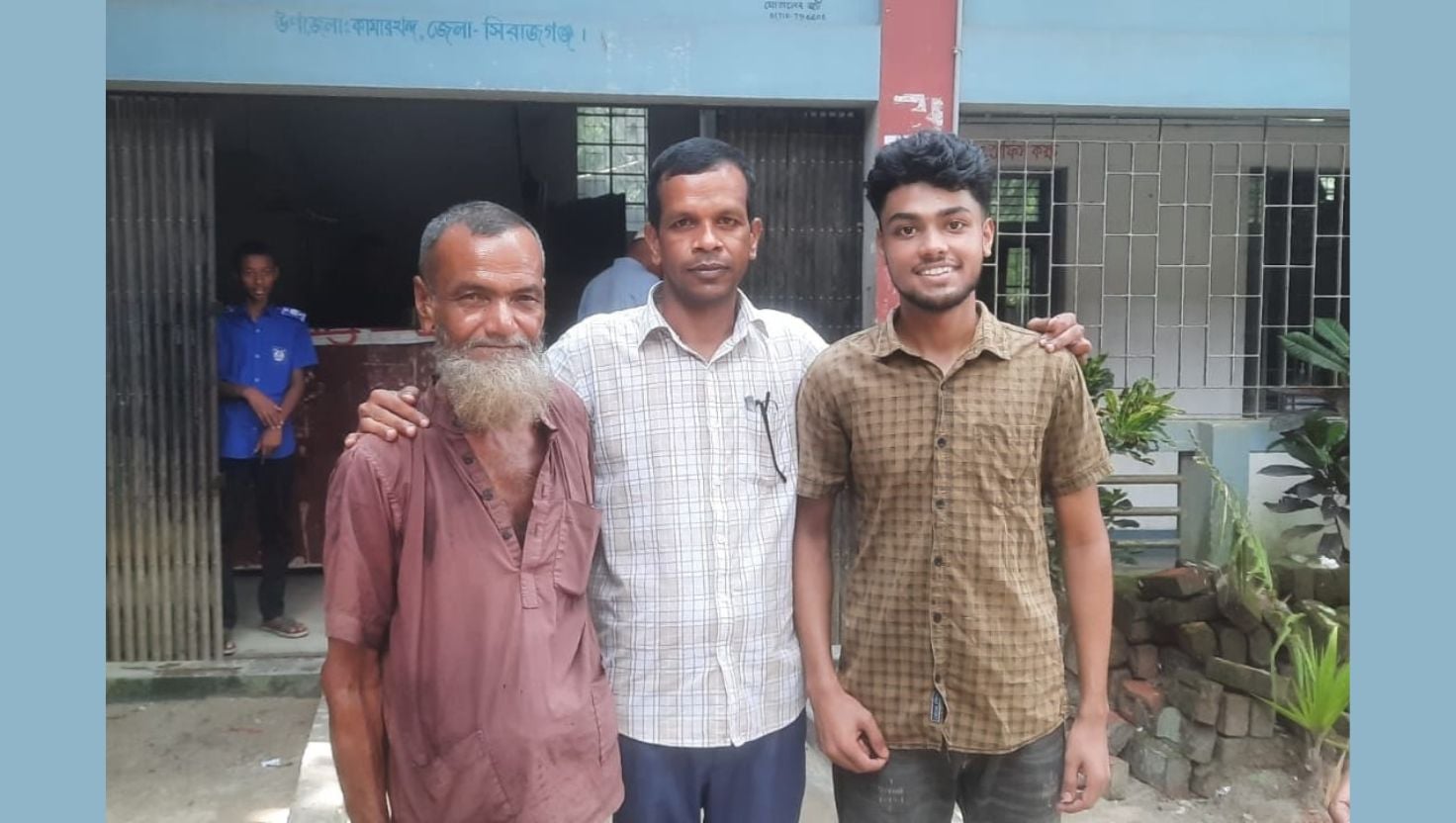 বাবার চায়ের দোকানে কাজ করেও জিপিএ-৫ পেল জুবায়েদ