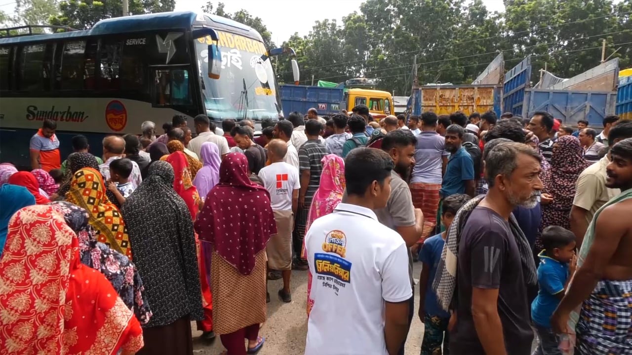 ঝিনাইদহে বাসচাপায় স্ত্রীর মৃত্যু, স্বামী আহত
