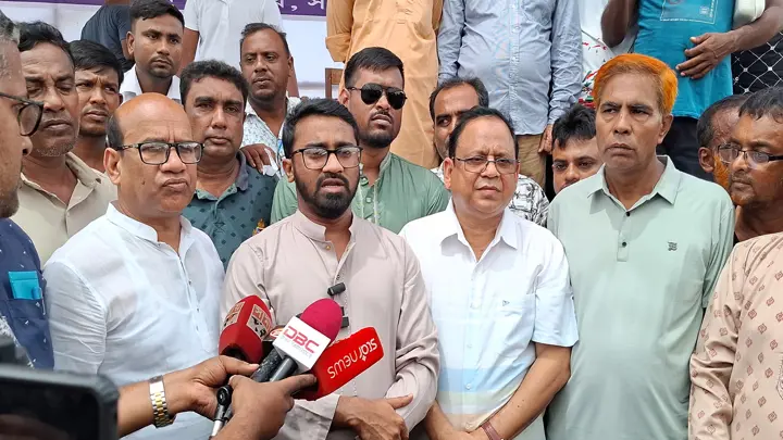 শেখ হাসিনা মারা গেলেও তার লাশ আনার মতো লোক নেই : রাশেদ খাঁন