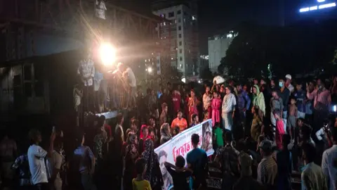 জয় হত্যার আসামি গ্রেপ্তারের দাবিতে ট্রেন আটকে বিক্ষোভ
