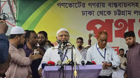 ‎দাবি পূরণ করে আমরা ঘরে ফিরব : ডা. শফিকুর রহমান
