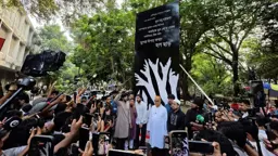 গণরুম-গেস্টরুম নিপীড়নবিরোধী স্মৃতিস্তম্ভ ‘আর্তনাদ’ উদ্বোধন ডাকসুর