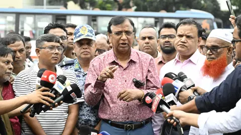 পল্টন থেকে নর্থ সাউথ রোডের মূল সড়ক হকারমুক্ত ঘোষণা ডিএসসিসির