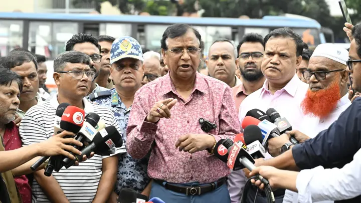 পল্টন থেকে নর্থ সাউথ রোডের মূল সড়ক হকারমুক্ত ঘোষণা ডিএসসিসির