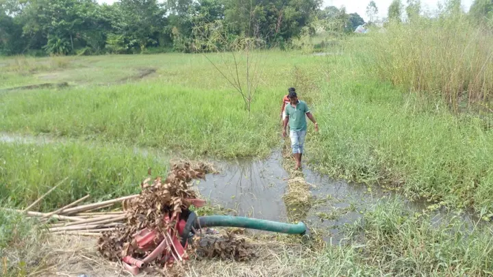 শ্রীনগরে যুবদল নেতার অবৈধ ড্রেজার পাইপলাইন উচ্ছেদ