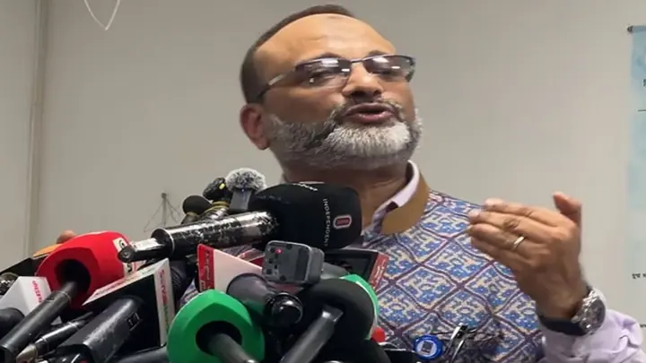 দলীয় রাজনৈতিক প্রভাবের কারণে দেশে শিক্ষকরা হেনস্তা হচ্ছেন: ঢাবির সাবেক উপাচার্য