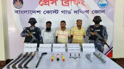 ভোলার বিচ্ছিন্ন দ্বীপে অস্ত্রসহ তিন ডাকাত আটক
