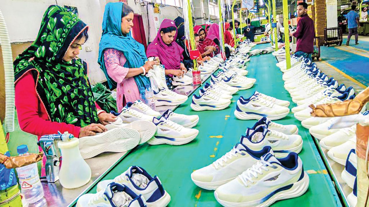 তারাগঞ্জে নারীদের তৈরি জুতা এখন বিশ্ববাজারে