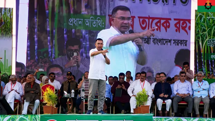 একদল সীমান্তের ওপার থেকে পয়সা দিচ্ছে, আরেক দল দেশে বিশৃঙ্খলা তৈরি করছে