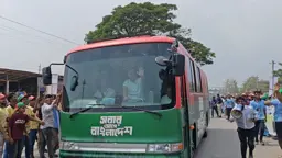 
কুমিল্লা অতিক্রম করে ফেনীর পথে প্রধানমন্ত্রী