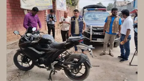 ধাওয়া খেয়ে তুরাগ নদে ঝাঁপ দেন তাহসিফ, আমি পালিয়ে আসি
