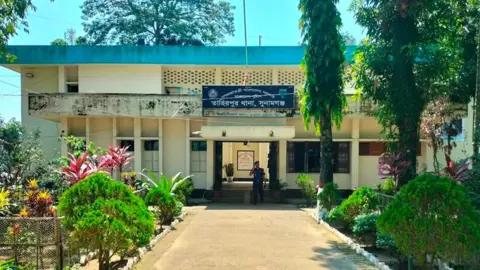 তাহিরপুরে বাবার হাতে বিষপানে তিন শিশুর মৃত্য