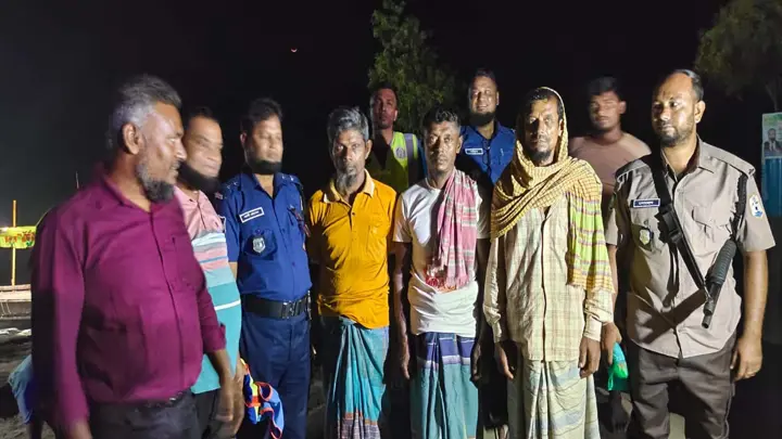 ইলিশ ধরার নিষেধাজ্ঞা, প্রথম রাতেই তিনজনের কারাদণ্ড
