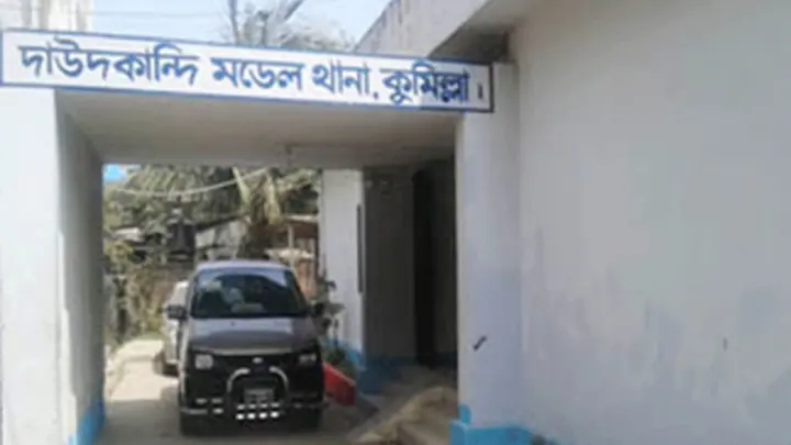 দাউদকান্দিতে বাসচাপায় নারী নিহত