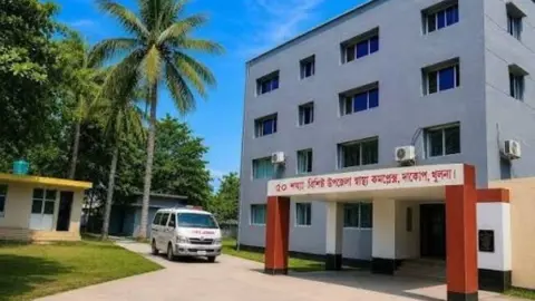 দাকোপের উপজেলা স্বাস্থ্য কর্মকর্তার বদলি
