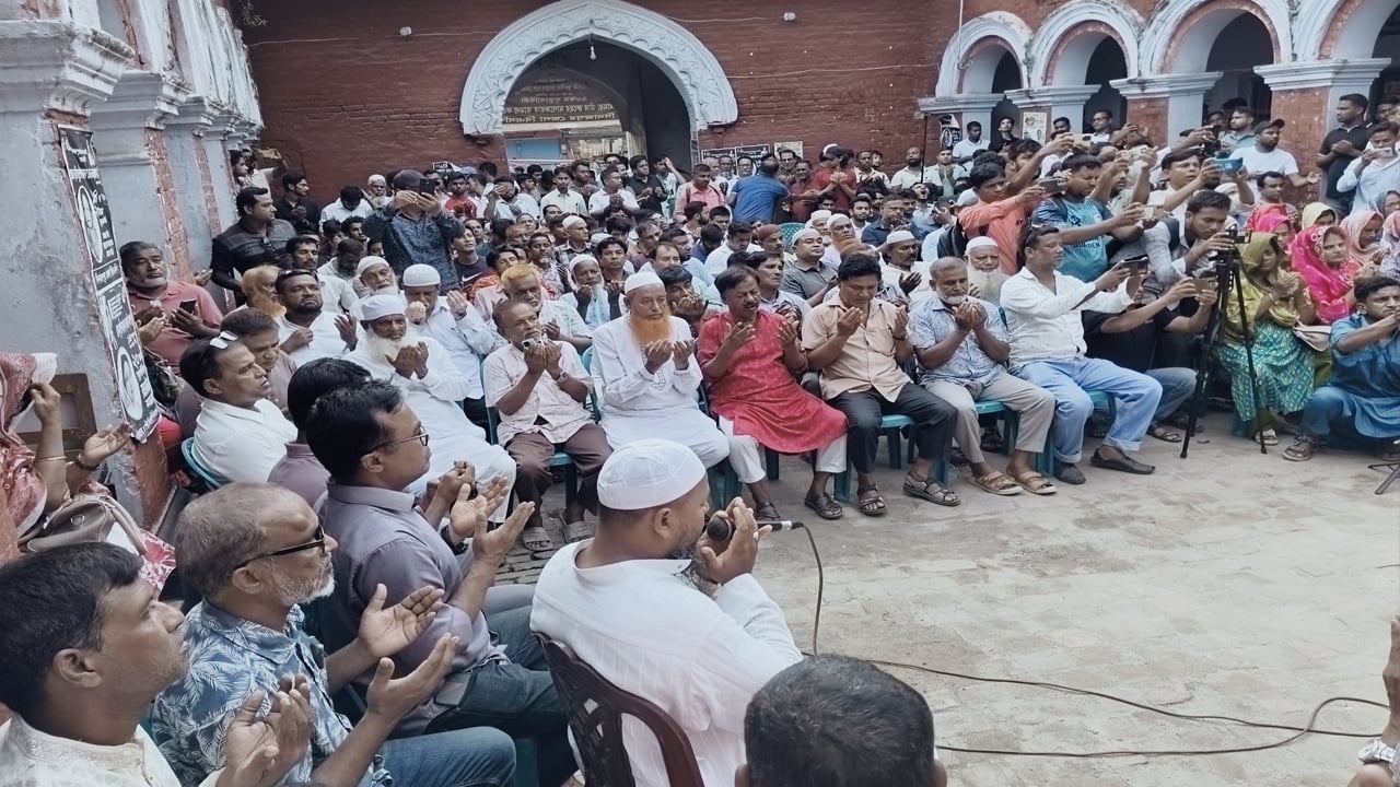দিনাজপুরে খালেদা জিয়ার জন্মবার্ষিকী উপলক্ষে দোয়া মাহফিল
