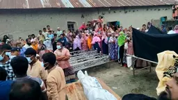 আশুলিয়ায় এক পরিবারের তিনজনের লাশ উদ্ধার
