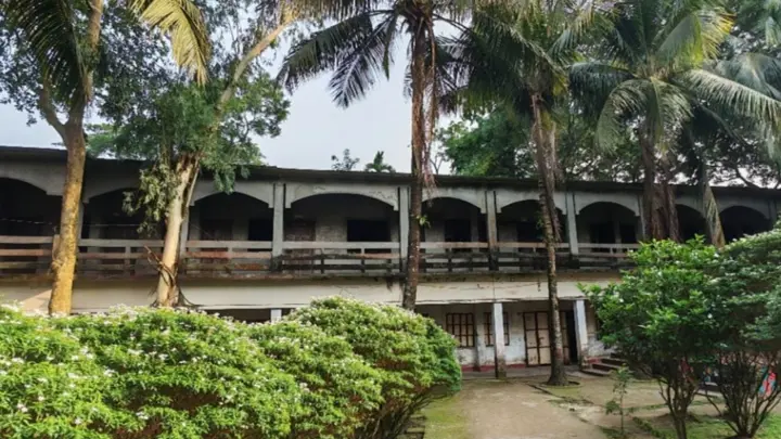 বুড়িচংয়ের সেই স্কুল পেল দেড় কোটি টাকার ভবন