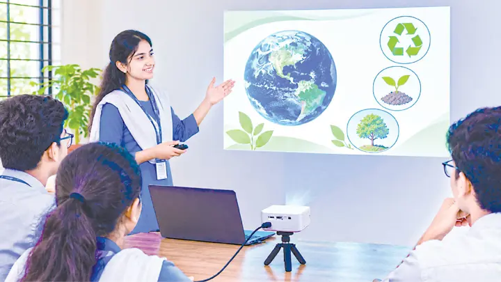 দেয়াল যখন টিভিপর্দা