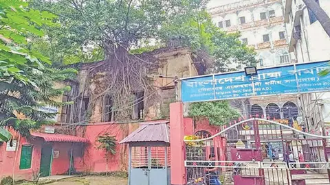 দেড় শতাব্দীর ঐতিহ্য হারিয়ে অস্তিত্বের সংকটে
