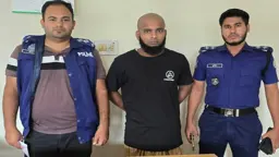 দৌলতখানে দেশীয় অস্ত্রসহ মাদক কারবারি গ্রেপ্তার