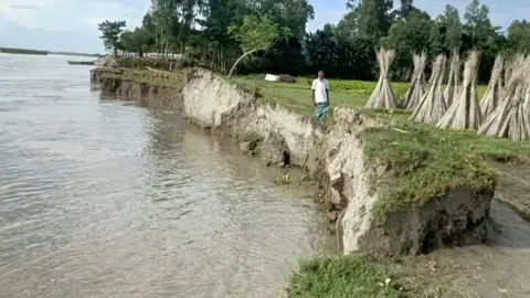 রাজিবপুরে ব্রহ্মপুত্রের ভাঙন, দুই দিনে নদীগর্ভে ১৬ বসতঘর