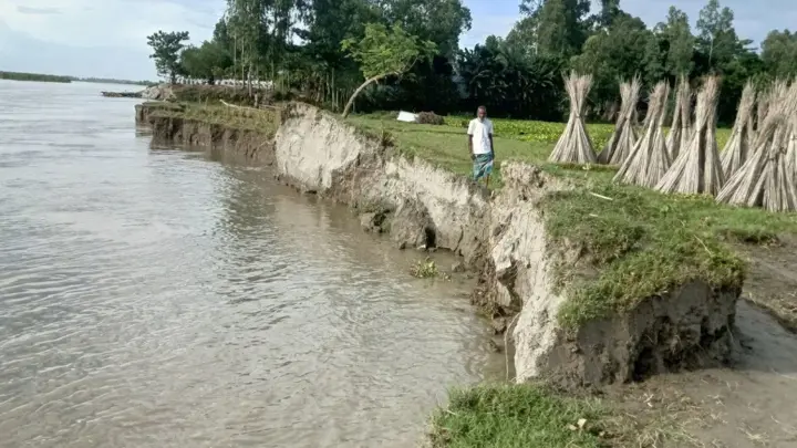 রাজিবপুরে ব্রহ্মপুত্রের ভাঙন, দুই দিনে নদীগর্ভে ১৬ বসতঘর