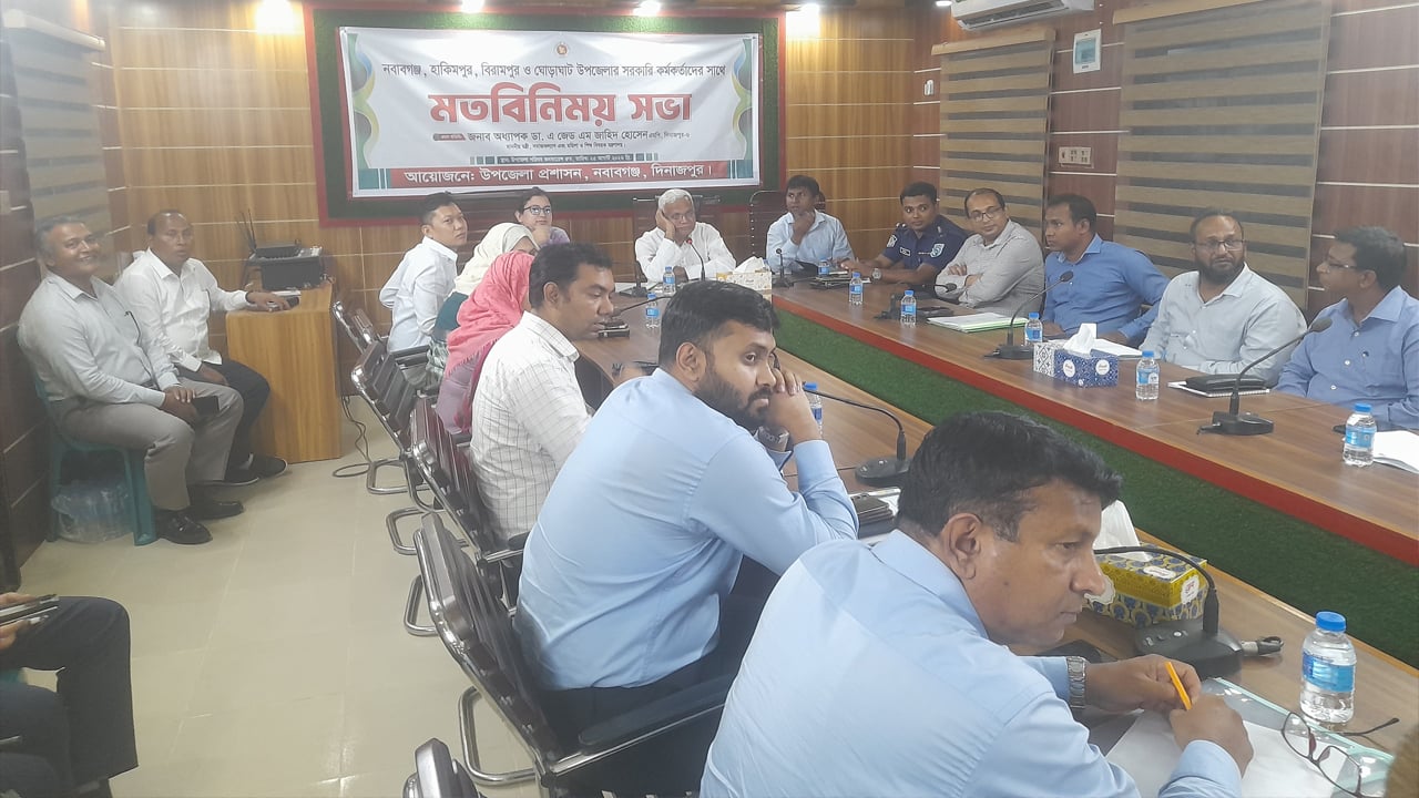 মধ্য রাতে সরকারি কর্মকর্তাদের সাথে সমাজকল্যাণ মন্ত্রীর মতবিনিময়
